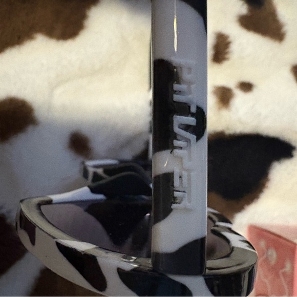 Pit Viper Green and Black Sunglasses with Bold Design - Picture 4 of 4